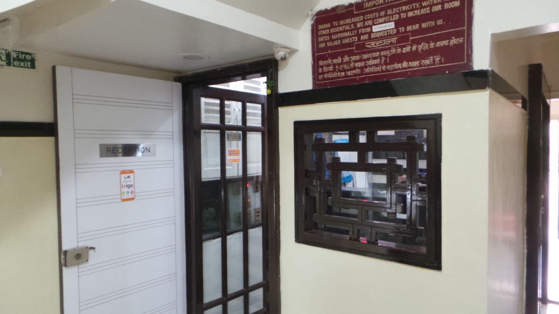 Super Oyo Hotel Dreamland Mumbai Luaran gambar