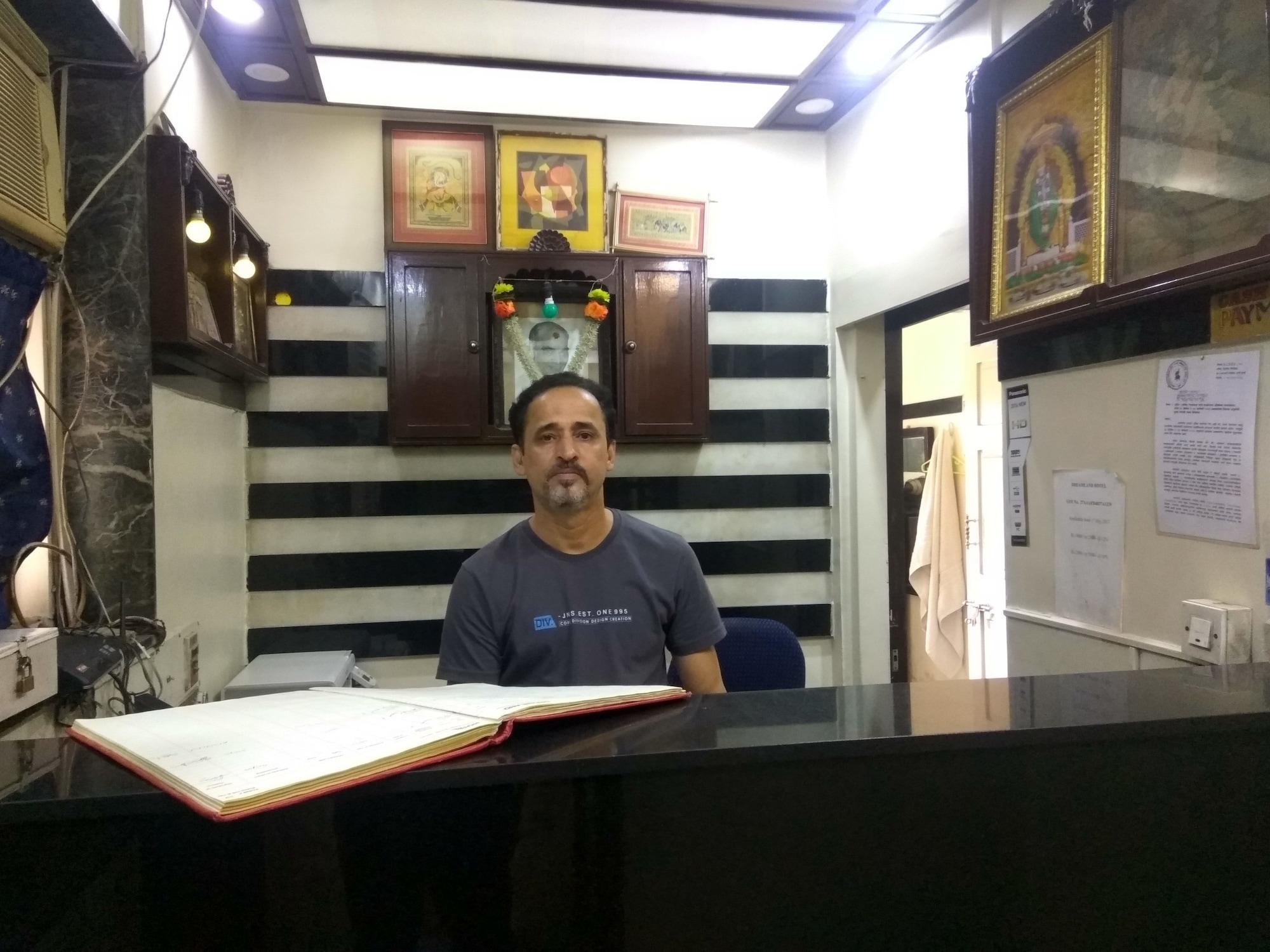 Super Oyo Hotel Dreamland Mumbai Luaran gambar